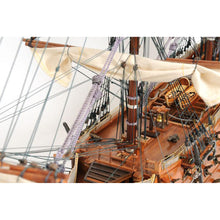 Old Modern HMS Victory Midsize With Display Case T033A