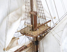 HMS BOUNTY W/ CUTAWAY HULL (OCCRE 1:45) OC14006 Model Kit