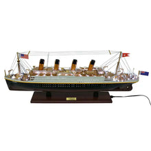 Old Modern TITANIC WITH LIGHTS C057