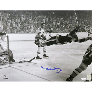 Schwartz Sports Bobby Orr Signed Boston Bruins Flying Goal B&W 16x20 Photo - (JSA)ORR16P400