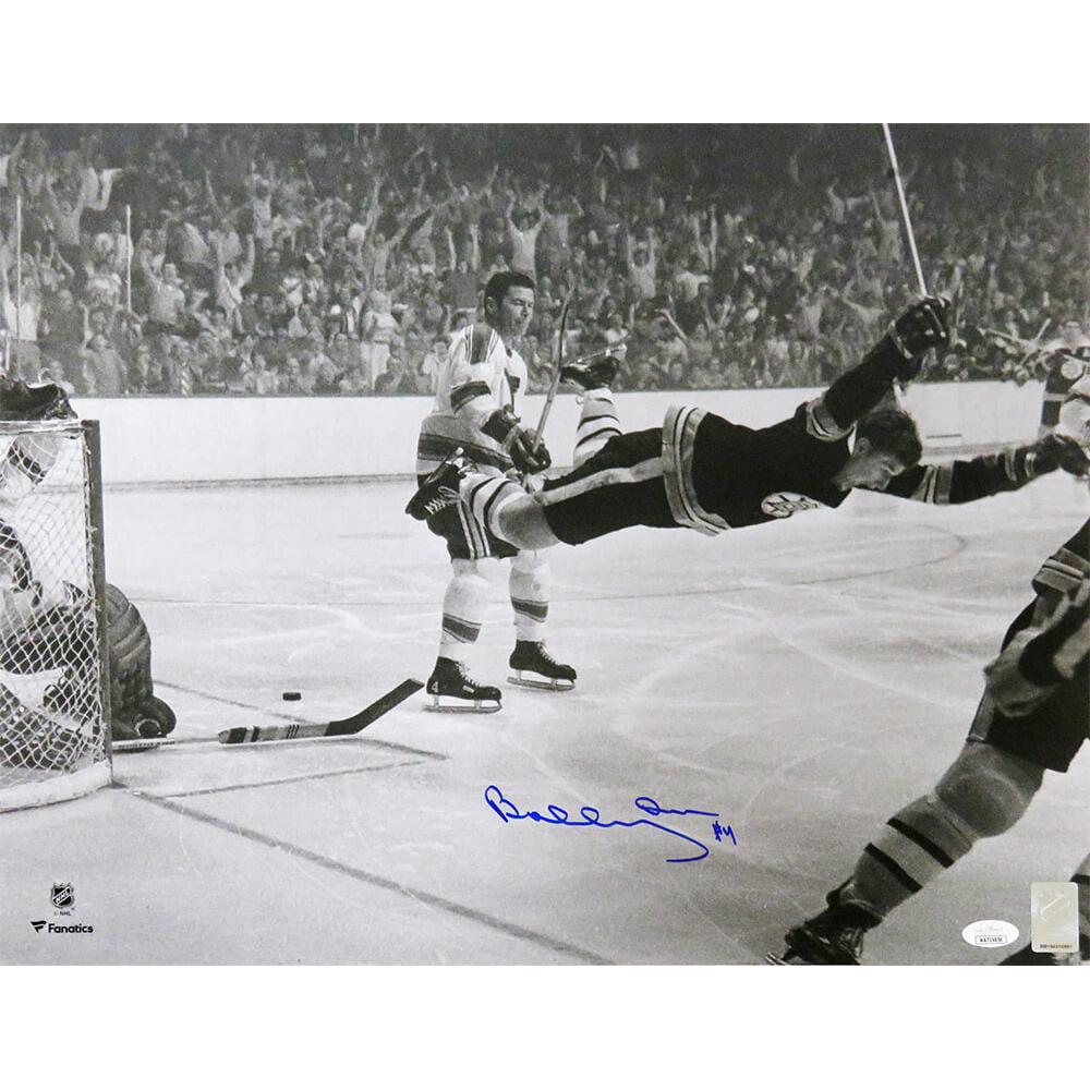 Schwartz Sports Bobby Orr Signed Boston Bruins Flying Goal B&W 16x20 Photo - (JSA)ORR16P400