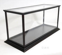 P020-DISPLAY-CASE-FOR-SPEED-BOAT-L04