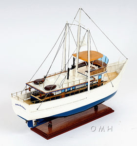 Old Modern Dickie Walker Boat Model B039