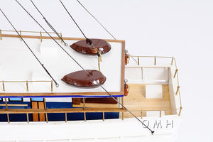 Old Modern Dickie Walker Boat Model B039