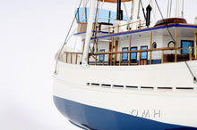 Old Modern Dickie Walker Boat Model B039