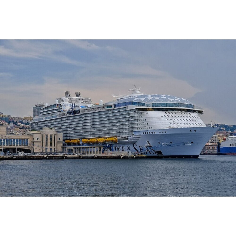American Wonder of the Seas (Oasis Class) – Royal Caribbean 36 Inches Ship Model - CM511 - Old Modern
