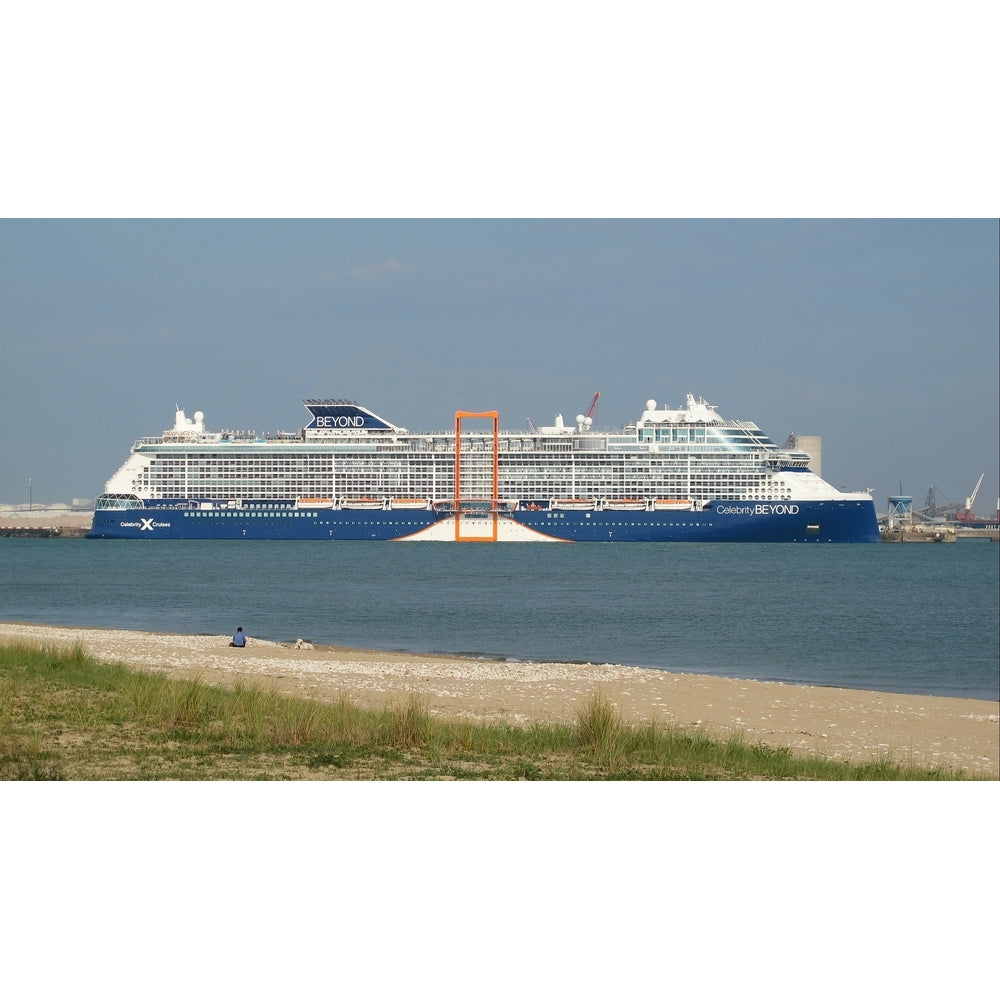 American Celebrity Beyond (Edge-Class) Cruise Ship 36 Inches Model - CM530 - Old Modern