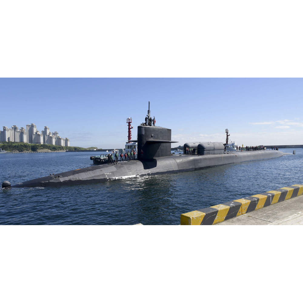 USS Michigan Ohio-Class Submarine (SSGN-727) 36 Inches Model - CM548 - Old Modern