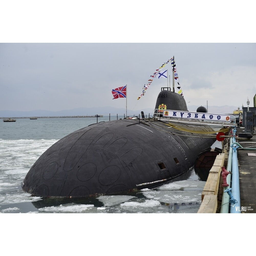 Russian K-152 Nerpa Akula-Class Submarine (Project 971) 36 Inches Model - CM555 - Old Modern