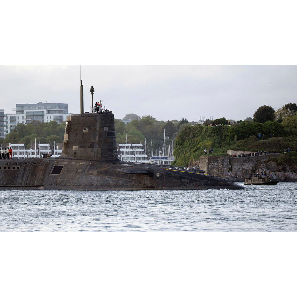 Royal Navy HMS Vanguard Submarine (Vanguard class sub) 36 Inches Model - CM557 - Old Modern