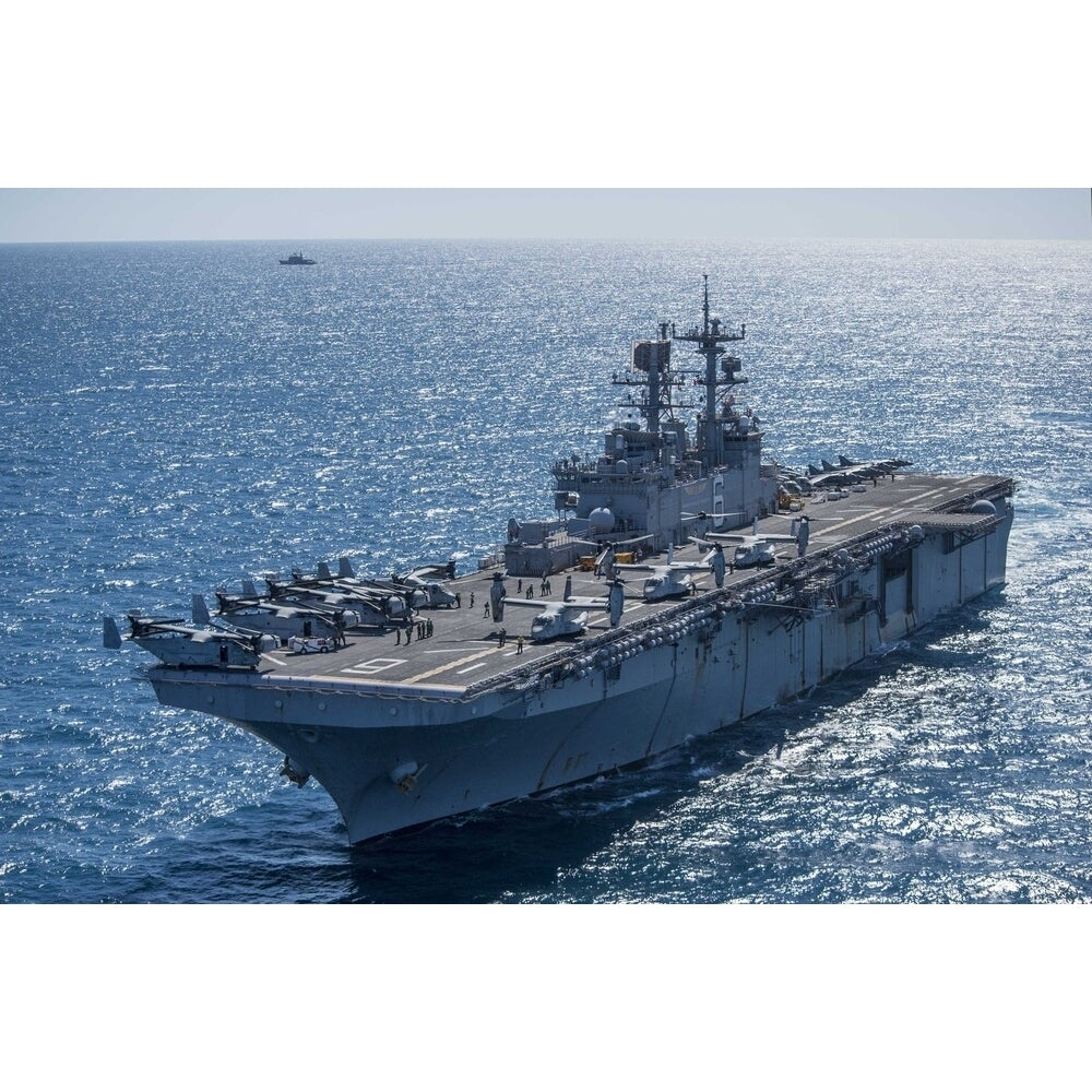 USS Bonhomme Richard (LHD-6) Wasp-Class 36 Inches Ship Model - CM596 - Old Modern