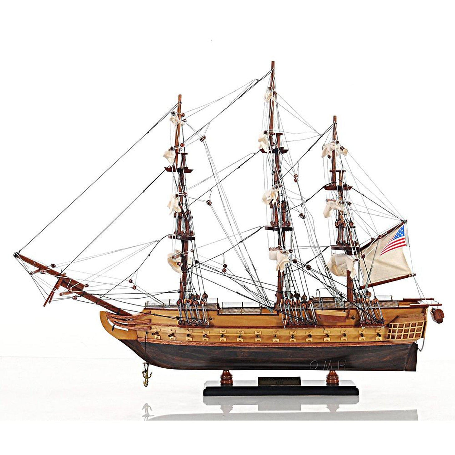 Old Modern USS Contitution Small T089