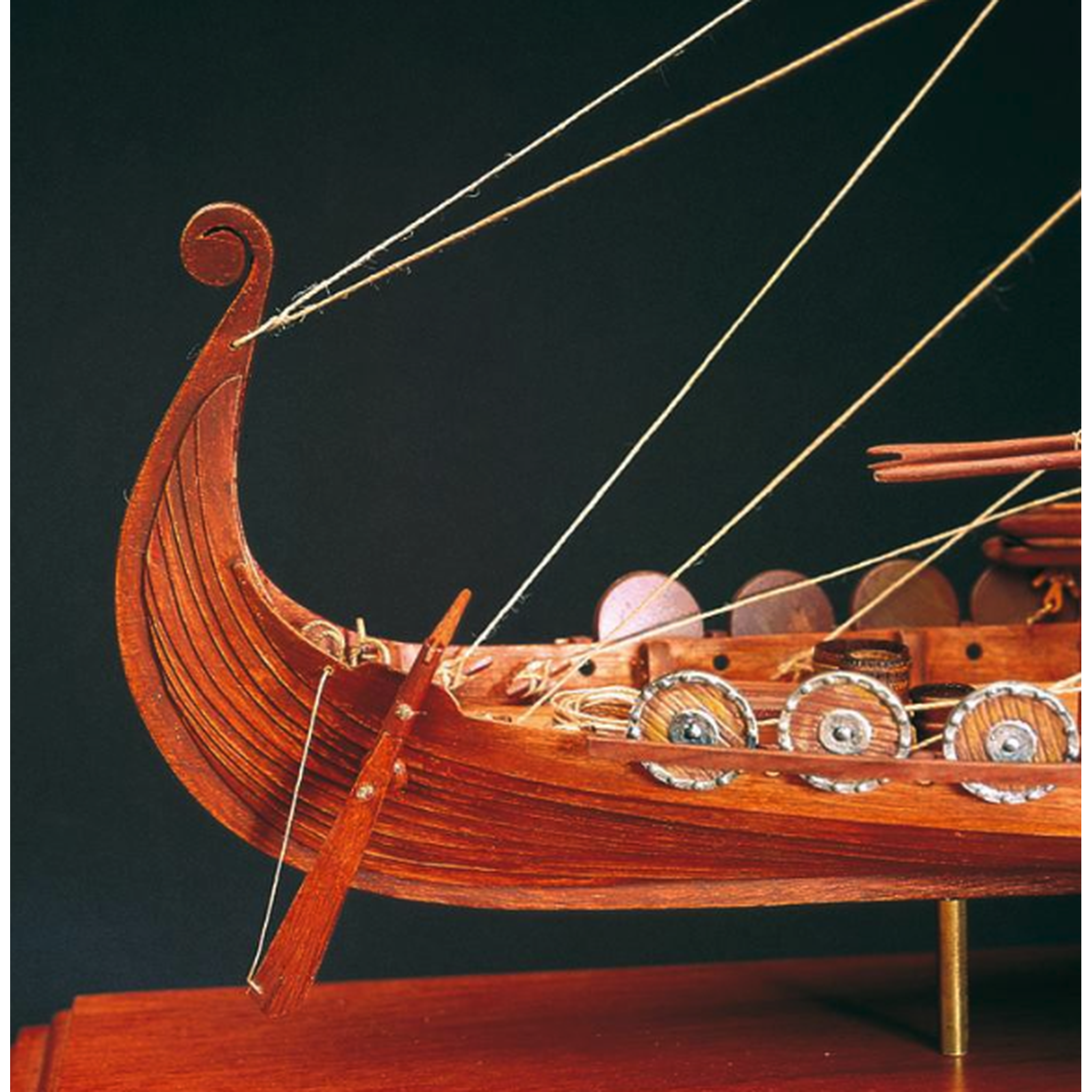 DRAKKAR VIKING 1/50e Amati. - Maquettes et Figurines DRAKKAR VIKING 1/50e Amati. - Maquettes et Figurines