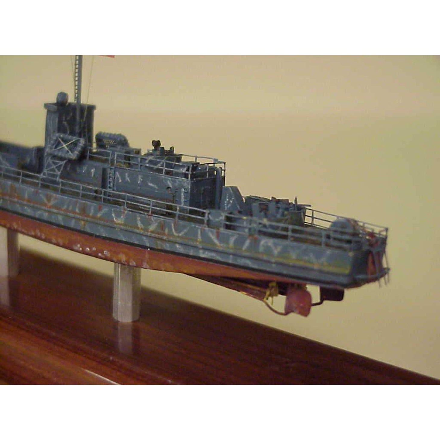 Iron Shipwrights LCI(L)-334 1/350 Scale Resin Model Ship Kit 4-068