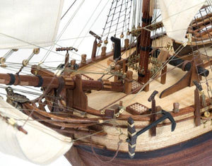 HMS BOUNTY W/ CUTAWAY HULL (OCCRE 1:45) OC14006 Model Kit