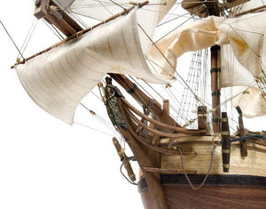 HMS BOUNTY W/ CUTAWAY HULL (OCCRE 1:45) OC14006 Model Kit