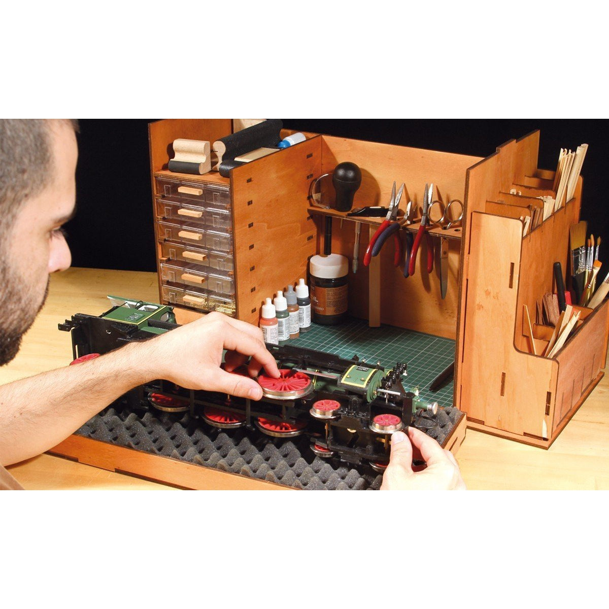 OCCRE PORTABLE WORKSHOP OC19110 Model Kit